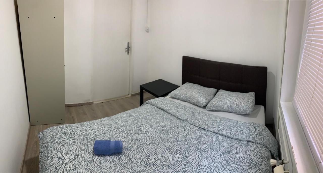 Private Rooms Belgrade Hostel Екстер'єр фото